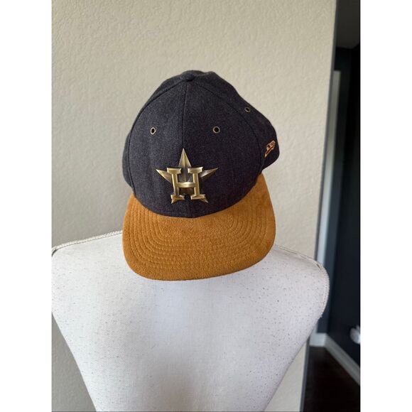 RARE New Era 59Fifty Houston Astros Gold Metal Badge One Size Hat - Picture 1 of 6